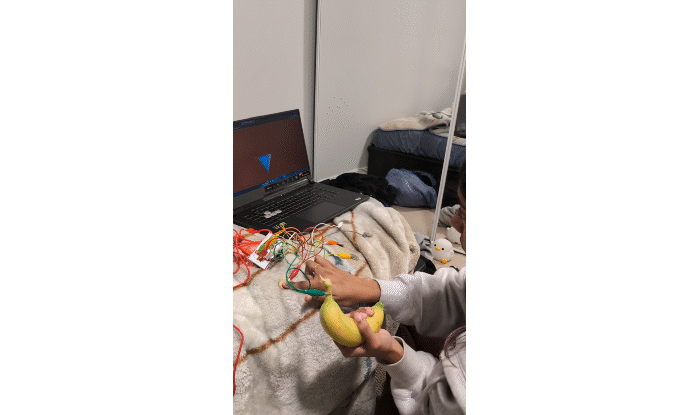This is the formstorming my Peers and I worked on, exploring different ways we can use conductive and non conductive objects with the Makey Makey.